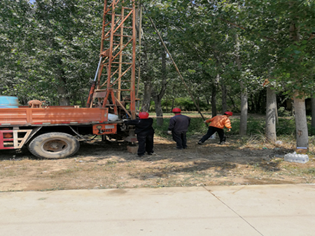 工程勘察汽车钻施工现场