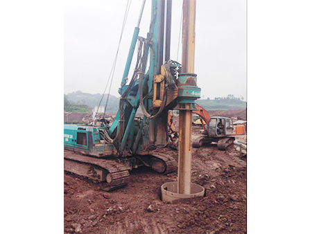 四川川南城际铁路（内江段）钻孔灌注桩旋挖施工现场
