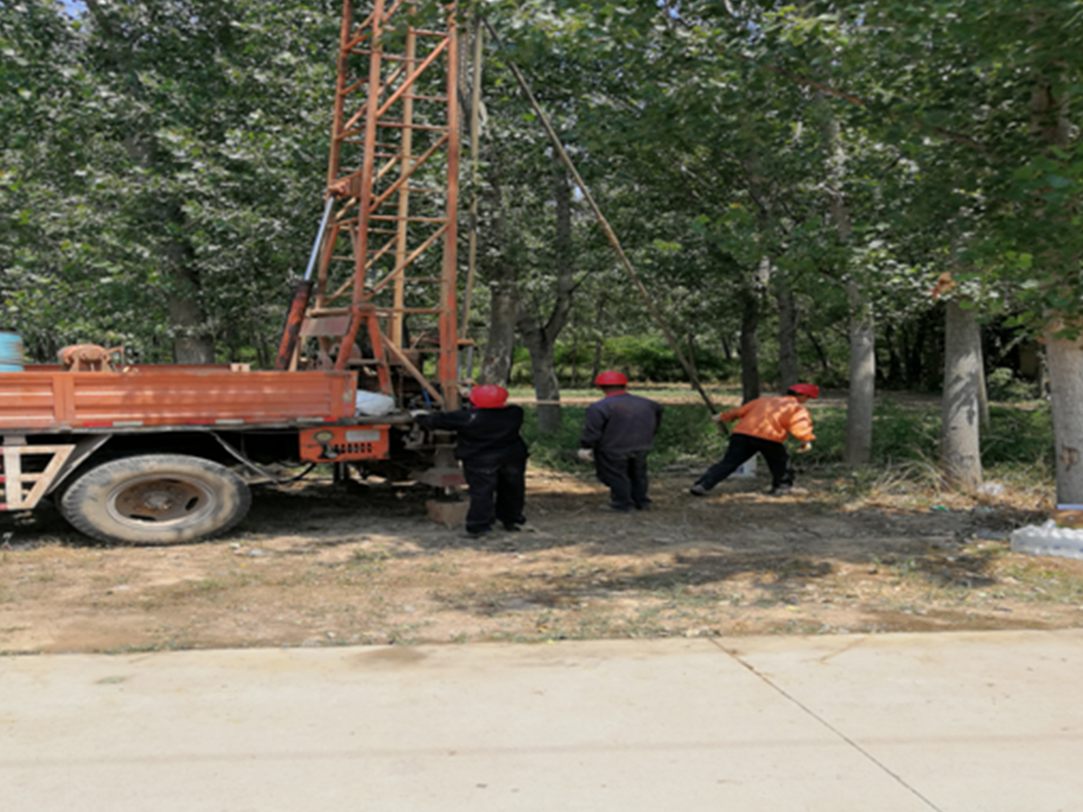 工程勘察汽车钻施工现场